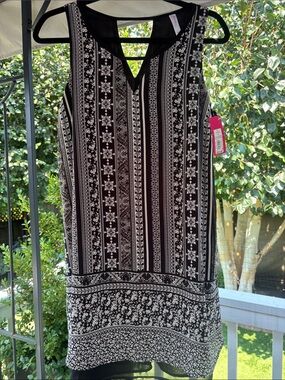 Xhilaration 🆕 Sleeveless Dress Black & White Fully Lined V-Neckline Keyhole Back
